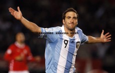 乐虎国际-埃基蒂克谈揭幕战，进球有点幸运；庆祝动作是为了若塔