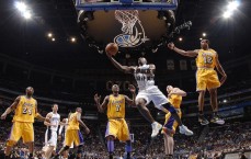 乐虎国际-伊涅斯塔社媒引爆热议，巴萨新赛季二客球衣惊艳亮相，球迷盛赞一图流设计美学