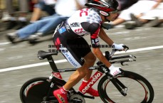 乐虎国际-深圳新鹏城主场憾负上海海港，中超联赛激战引爆球迷热议